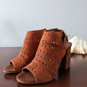 Block Heel Suede Peep Toe Sandals, size 8, brand new